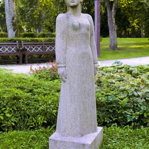 L. Rezevskas skulptūra "Raiņa Vizbulīte" (1982) L. Rezevskas skulptūra "Raiņa Vizbulīte" (1982)