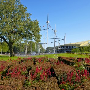Ventspils Lielā laukuma strūklaka un Koncertzāle "Latvija" Ventspils Lielā laukuma strūklaka un Koncertzāle "Latvija"