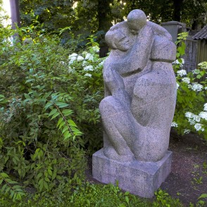 L. Rezevskas skulptūra "Ģimene" (1974) L. Rezevskas skulptūra "Ģimene" (1974)