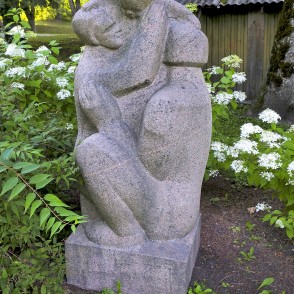 L. Rezevskas skulptūra "Ģimene" (1974) L. Rezevskas skulptūra "Ģimene" (1974)