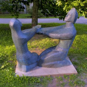L. Rezevskas skulptūra "Divi" (1975) L. Rezevskas skulptūra "Divi" (1975)