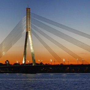 Vanšu tilts naktī Vanšu tilts naktī