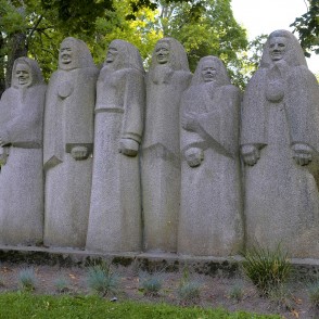 L. Rezevskas skulptūra "Suitu sievas" (1980) L. Rezevskas skulptūra "Suitu sievas" (1980)