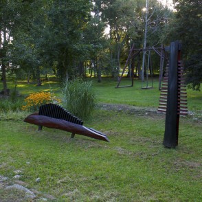 Koka skulptūras Ropažu parkā Koka skulptūras Ropažu parkā