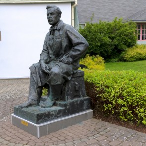 Jaņa Rozentāla piemineklis Saldū Jaņa Rozentāla piemineklis Saldū