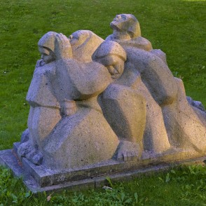 L. Rezevskas skulptūra "Sāpju ceļi" (1986) L. Rezevskas skulptūra "Sāpju ceļi" (1986)