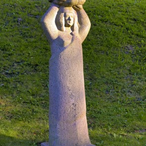 L. Rezevskas skulptūra "Uz dziesmu svētkiem" (1984) L. Rezevskas skulptūra "Uz dziesmu svētkiem" (1984)