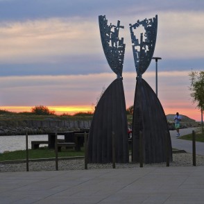 Pāvilostas promenādes centrālā skulptūra Pāvilostas promenādes centrālā skulptūra