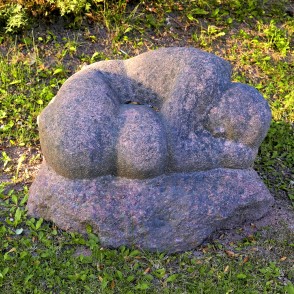 L. Rezevskas skulptūra "Bārenīte" (1987) L. Rezevskas skulptūra "Bārenīte" (1987)