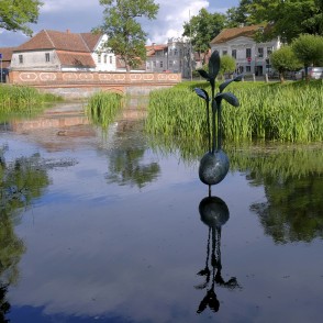 Tēlniecības objekts "Sukulenta slepenā dzīve" Kuldīgā Tēlniecības objekts "Sukulenta slepenā dzīve" Kuldīgā