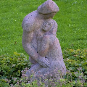 L. Rezevskas skulptūra "Mīlestība" (1979) L. Rezevskas skulptūra "Mīlestība" (1979)