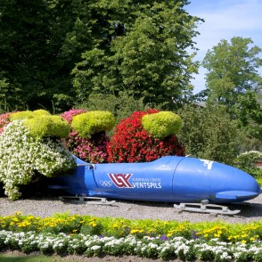 Ziedu skulptūra - Bobsleja komanda Ziedu skulptūra - Bobsleja komanda