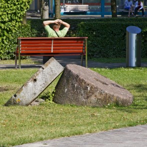 Akmeņi Dzirnavu laukumā Akmeņi Dzirnavu laukumā