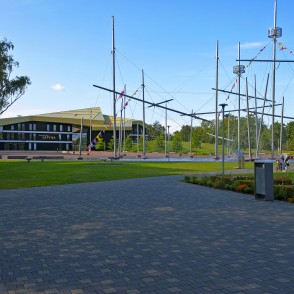 Koncertzāle "Latvija" un Strūklaka - Fregate "Valzivs" Koncertzāle "Latvija" un Strūklaka - Fregate "Valzivs"