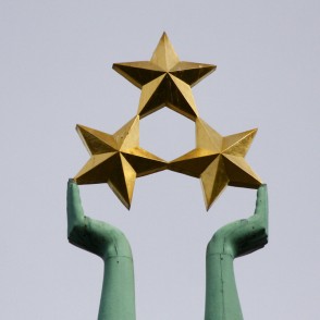 Brīvības pieminekļa fragments Brīvības pieminekļa fragments