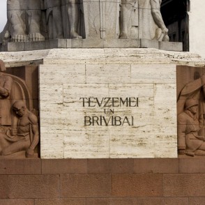 Brīvības pieminekļa fragments Brīvības pieminekļa fragments