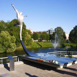 Piemineklis Mārim Liepam, Rīga Piemineklis Mārim Liepam, Rīga