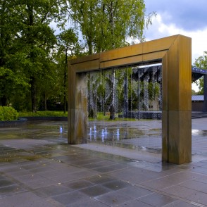 Digitālā strūklaka Ogres pilsētas skvērā Digitālā strūklaka Ogres pilsētas skvērā