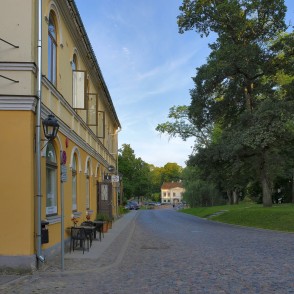 Baznīcas iela 32 Kuldīgā (Kuldīgas vēsturiskais centrs) Baznīcas iela 32 Kuldīgā (Kuldīgas vēsturiskais centrs)