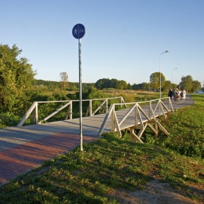 Koka tiltiņš (Ķengaraga promenāde) Koka tiltiņš (Ķengaraga promenāde)