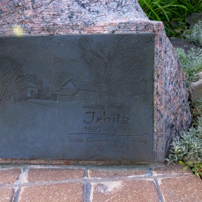 Plāksne pie V. Irbes pieminekļa Rīgā Plāksne pie V. Irbes pieminekļa Rīgā