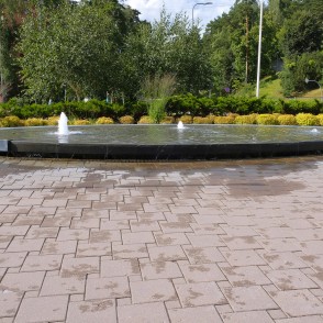 Strūklaka Ogrē pie pilsētas domes Strūklaka Ogrē pie pilsētas domes