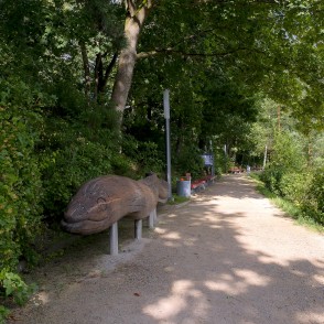 Koka zivs skulptūra Ogres krasta promenādē Koka zivs skulptūra Ogres krasta promenādē