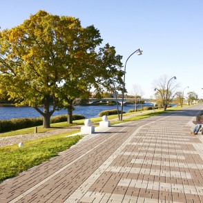 Lielupes krasta promenāde Jelgavā Lielupes krasta promenāde Jelgavā