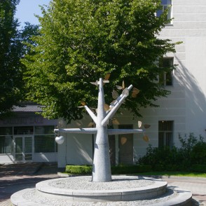 Skulptūra „Paradīzes ābele” Skulptūra „Paradīzes ābele”