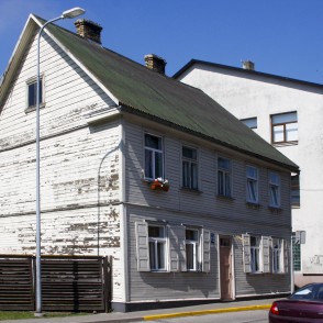 Koka māja Užavas ielā 12, Ventspils Koka māja Užavas ielā 12, Ventspils