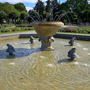 Ziedoņdārza strūklaka, Rīga Ziedoņdārza strūklaka, Rīga