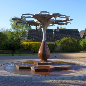 Strūklaka "Medus piliens", Saldus Strūklaka "Medus piliens", Saldus