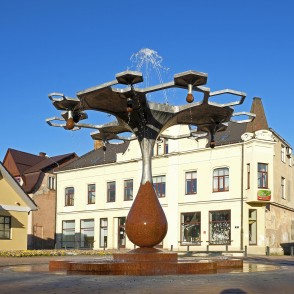 Strūklaka "Medus piliens", Saldus Strūklaka "Medus piliens", Saldus