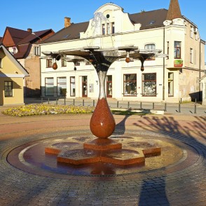 Strūklaka "Medus piliens", Saldus Strūklaka "Medus piliens", Saldus