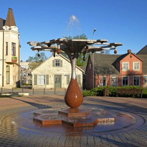 Strūklaka "Medus piliens", Saldus Strūklaka "Medus piliens", Saldus