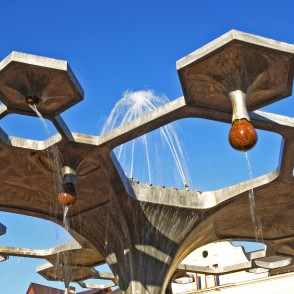 Strūklaka "Medus piliens", Saldus Strūklaka "Medus piliens", Saldus