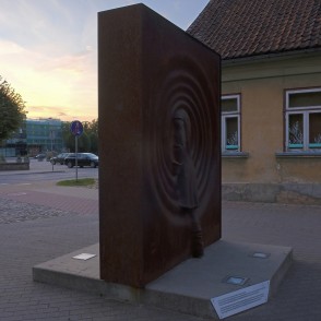 Hercoga Jēkaba skulpūra Kuldīgā "Teleports" Hercoga Jēkaba skulpūra Kuldīgā "Teleports"
