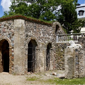 Akmens grota Krāslavas pils parkā Akmens grota Krāslavas pils parkā