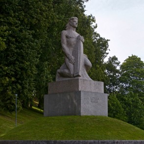 Piemineklis brīvības cīnītāju piemiņai Talsos „Koklētājs” Piemineklis brīvības cīnītāju piemiņai Talsos „Koklētājs”