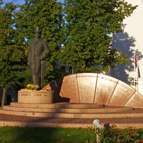 Piemineklis LR pirmajam prezidentam Jānim Čakstem Piemineklis LR pirmajam prezidentam Jānim Čakstem