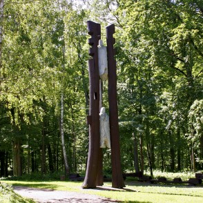 Ģ.Burvja koka skulptūra „Mūžībai” Ģ.Burvja koka skulptūra „Mūžībai”