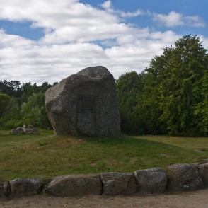 Akmens Pāvilostas simtgades parkā Akmens Pāvilostas simtgades parkā