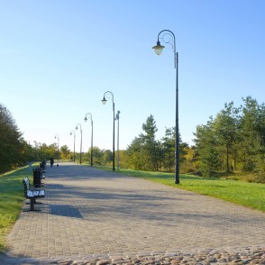 Blakus piemineklim bojā gājušajiem jūrniekiem un zvejniekiem Blakus piemineklim bojā gājušajiem jūrniekiem un zvejniekiem