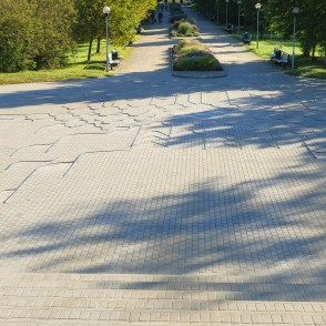 Liepājas himnas tēlu skulptūras – cilvēku mežs Liepājas himnas tēlu skulptūras – cilvēku mežs