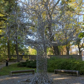 Piemiņas vieta rokgrupai "Līvi" – "Spoku koks" Piemiņas vieta rokgrupai "Līvi" – "Spoku koks"