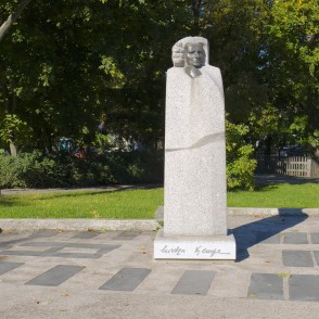 Piemineklis dzejniecei Mirdzai Ķempei (Liepāja) Piemineklis dzejniecei Mirdzai Ķempei (Liepāja)