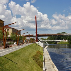 Driksas krastmalas promenāde Jelgavā Driksas krastmalas promenāde Jelgavā