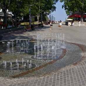 Strūklaka (Turaidas iela, Jūrmala) Strūklaka (Turaidas iela, Jūrmala)