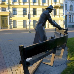 Liepājas himnas skulptūra - Laivinieks Liepājas himnas skulptūra - Laivinieks