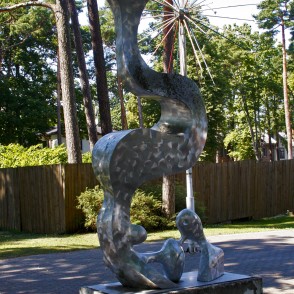 Skulptūra "Jūrava un peldētājs" Jūrmalā Skulptūra "Jūrava un peldētājs" Jūrmalā